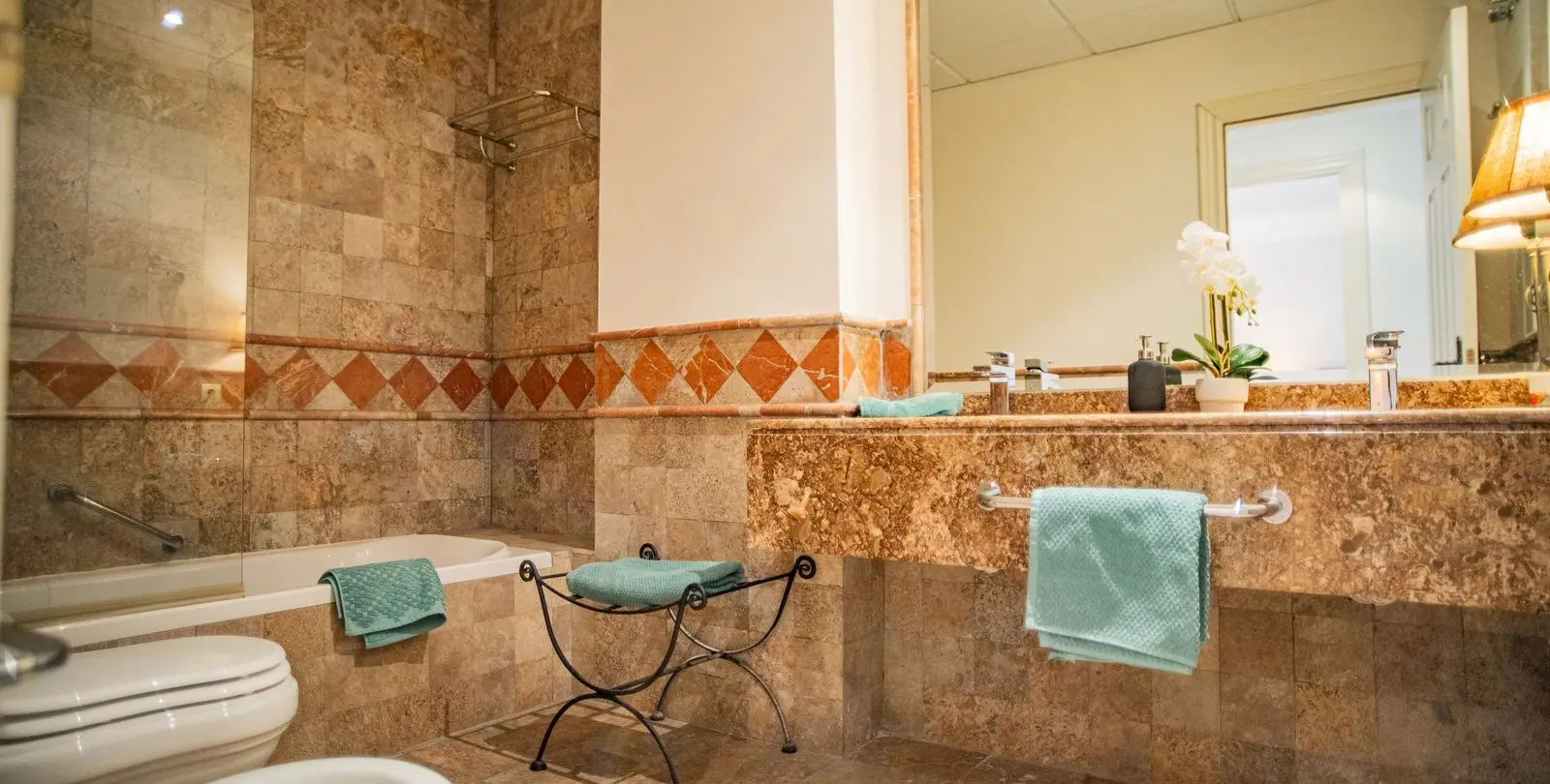 Sale of middle floor apartment in Cancelada 20