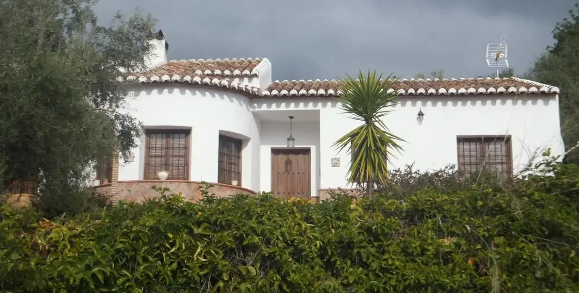 Sale of detached villa in Periana 2