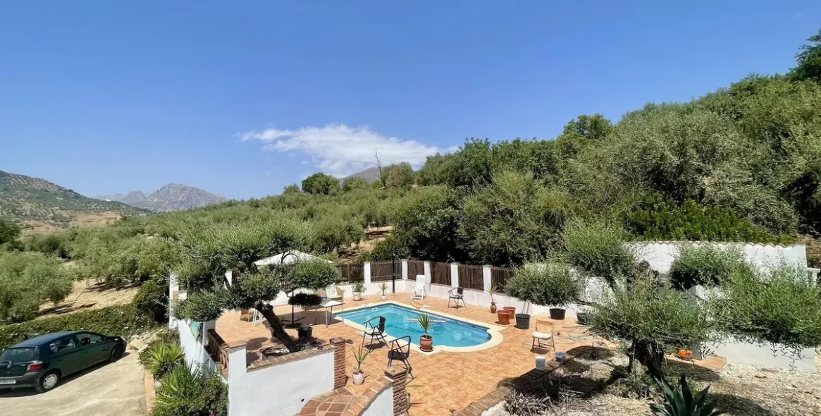 Sale of detached villa in Periana 3