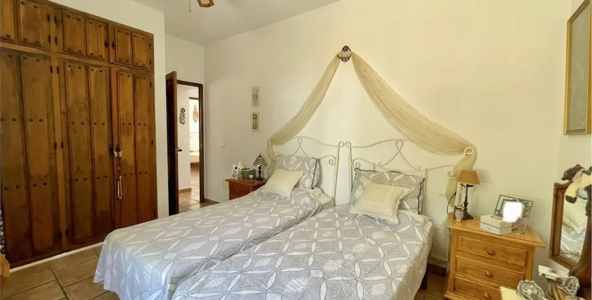 Sale of detached villa in Periana 14