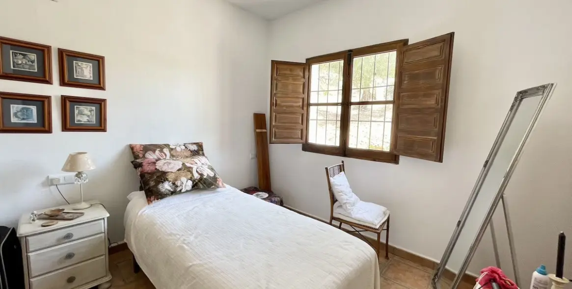 Sale of detached villa in Periana 17