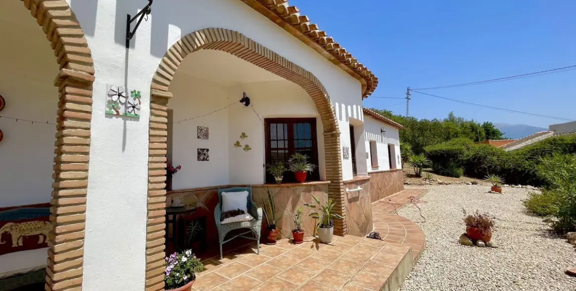 Sale of detached villa in Periana 25