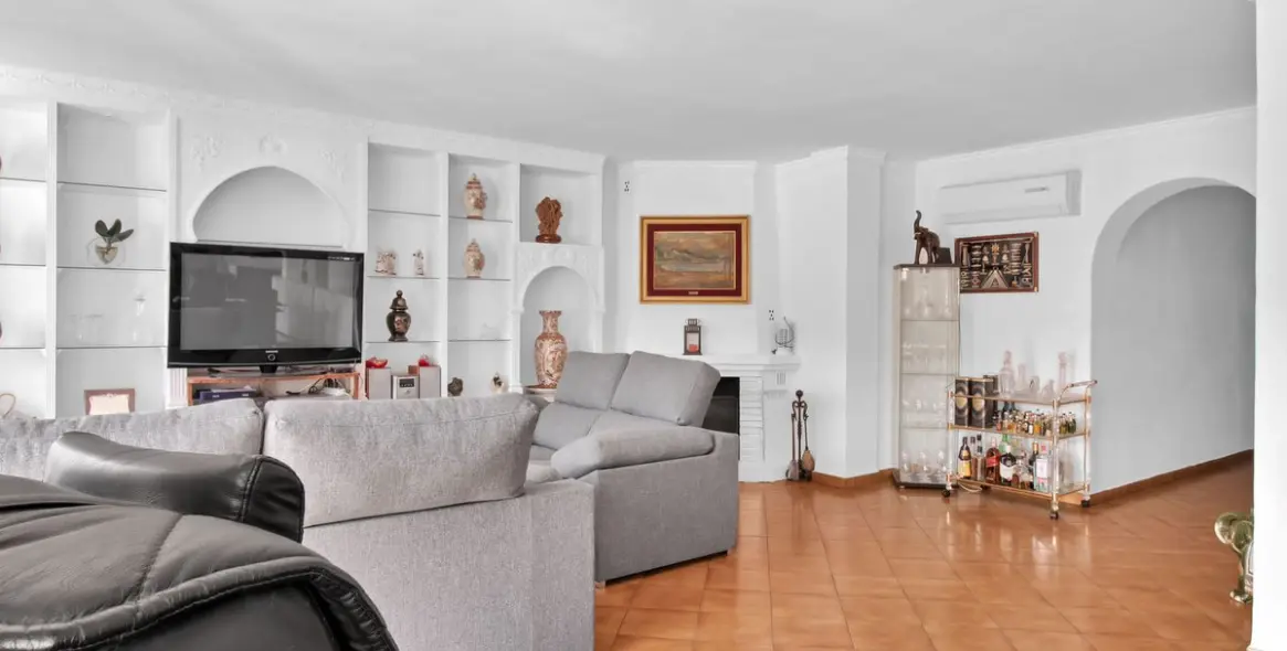 Продажа двухуровневых апартаментов в Benahavís 21