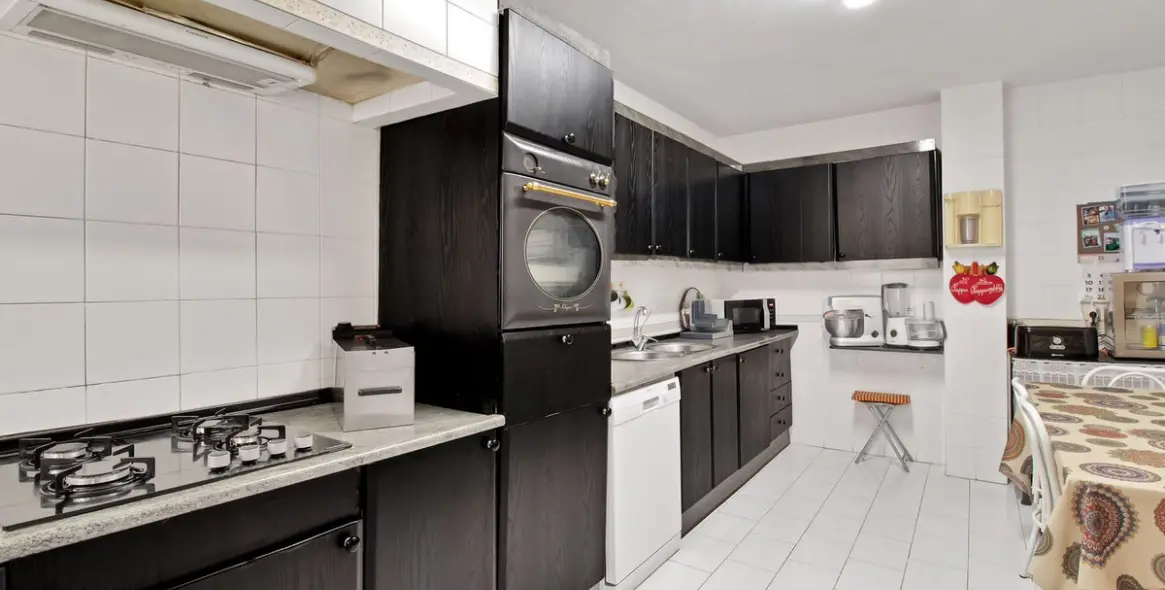 Продажа двухуровневых апартаментов в Benahavís 24