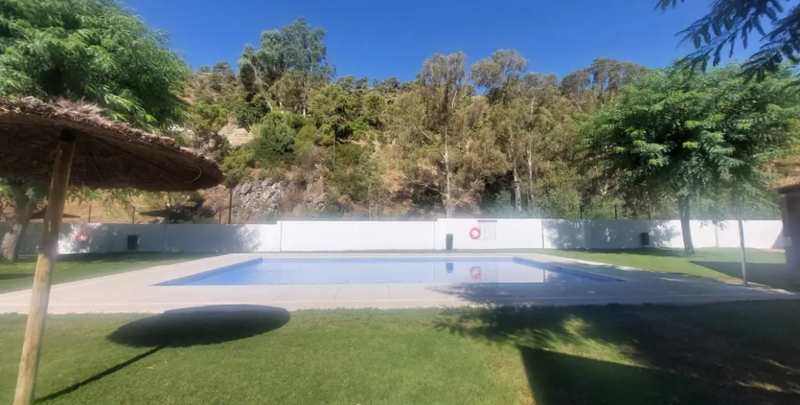 Продажа двухуровневых апартаментов в Benahavís 26