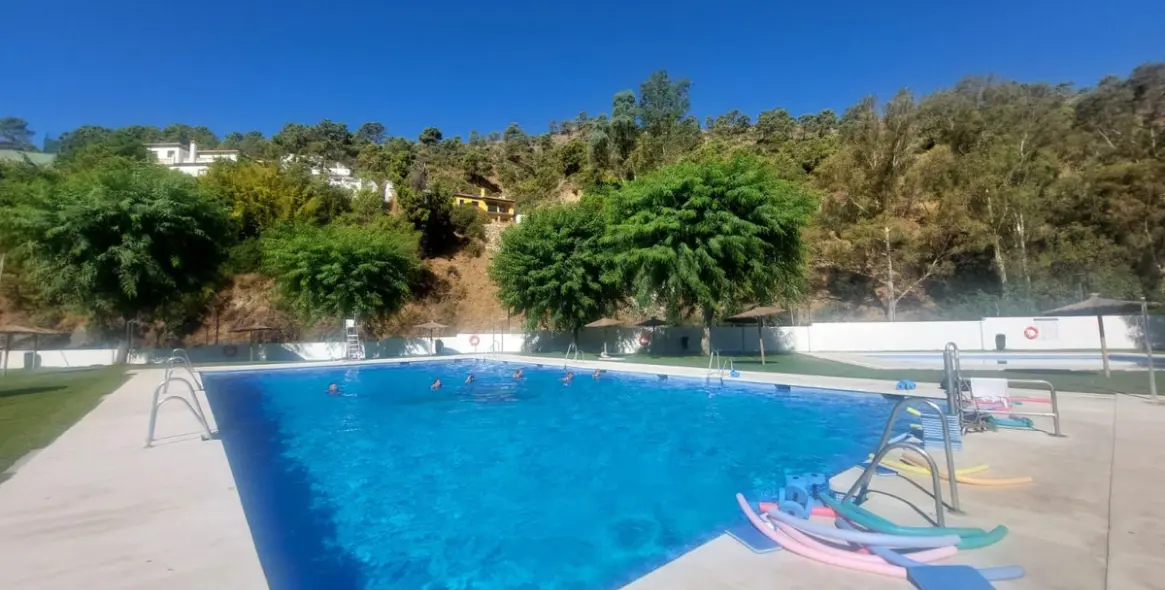 Продажа двухуровневых апартаментов в Benahavís 27