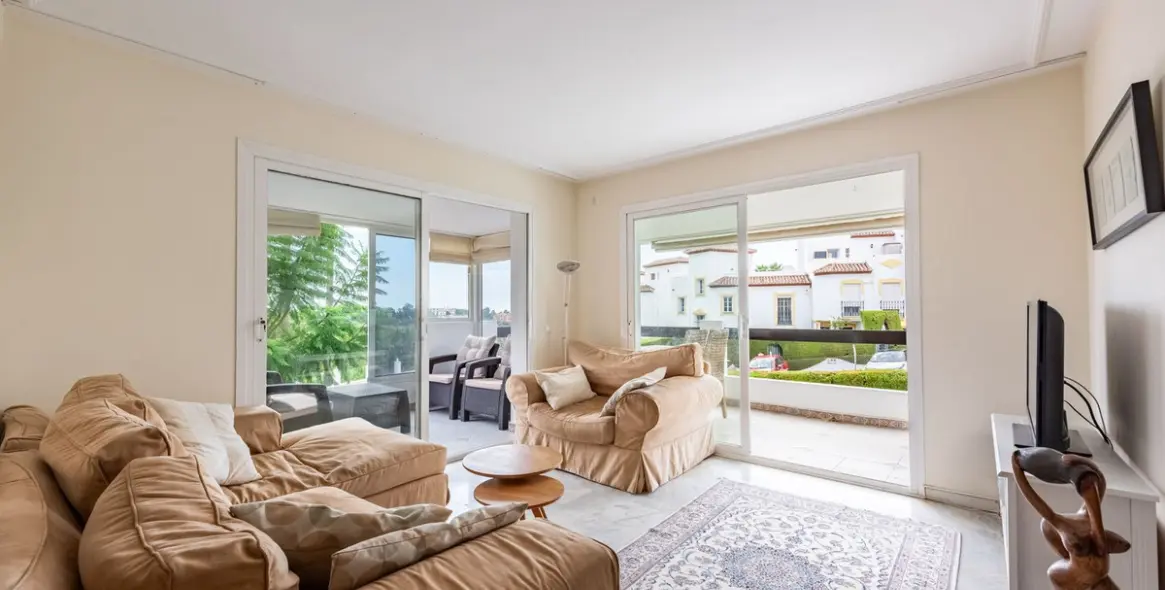 Продажа апартаментов на среднем этаже в Bel Air 7