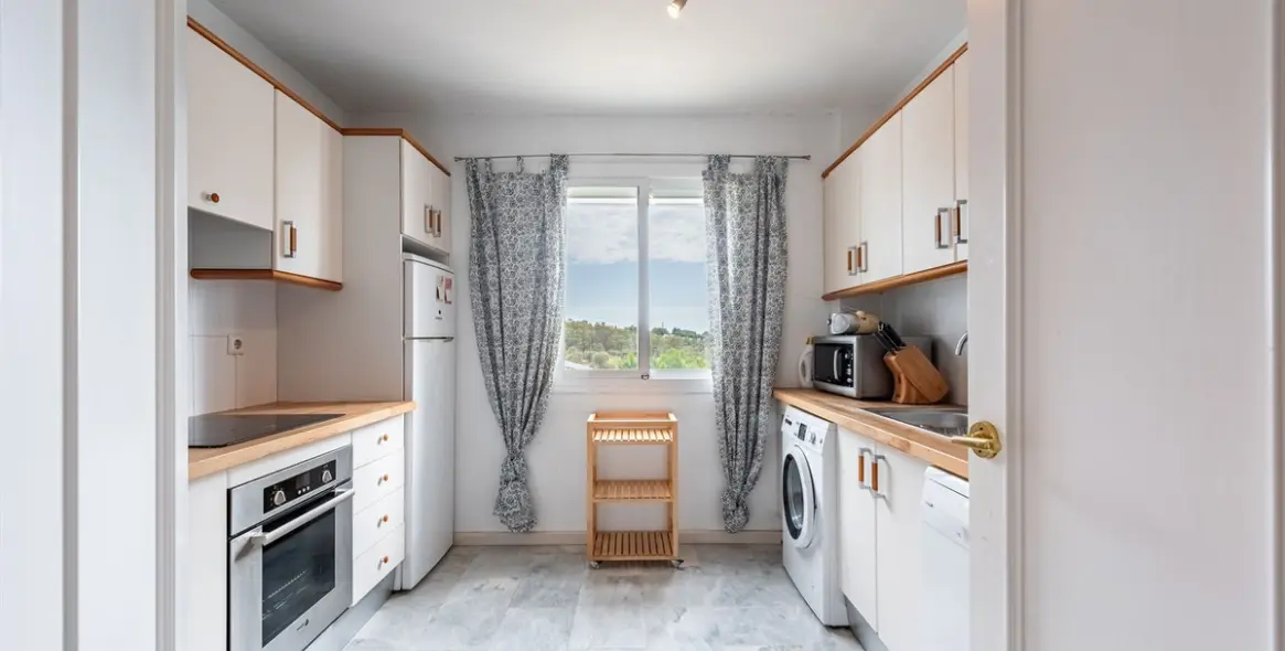 Продажа апартаментов на среднем этаже в Bel Air 8