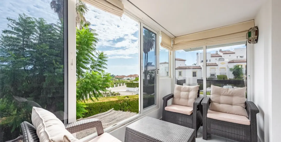 Продажа апартаментов на среднем этаже в Bel Air 10