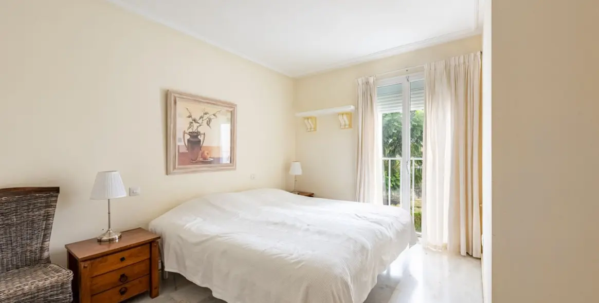 Продажа апартаментов на среднем этаже в Bel Air 14