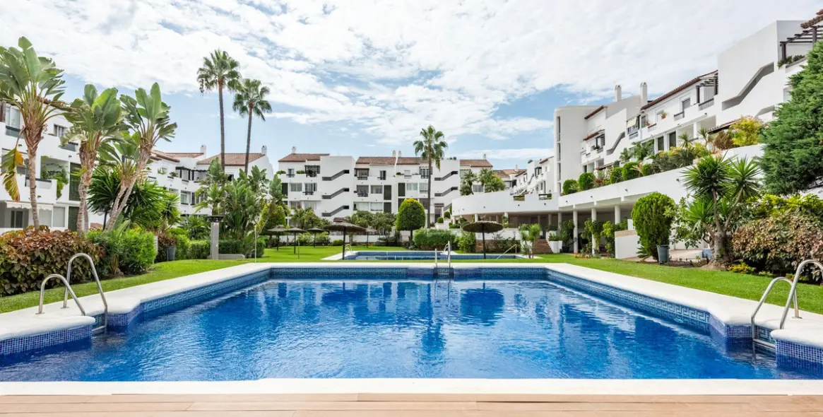 Продажа апартаментов на среднем этаже в Bel Air 20