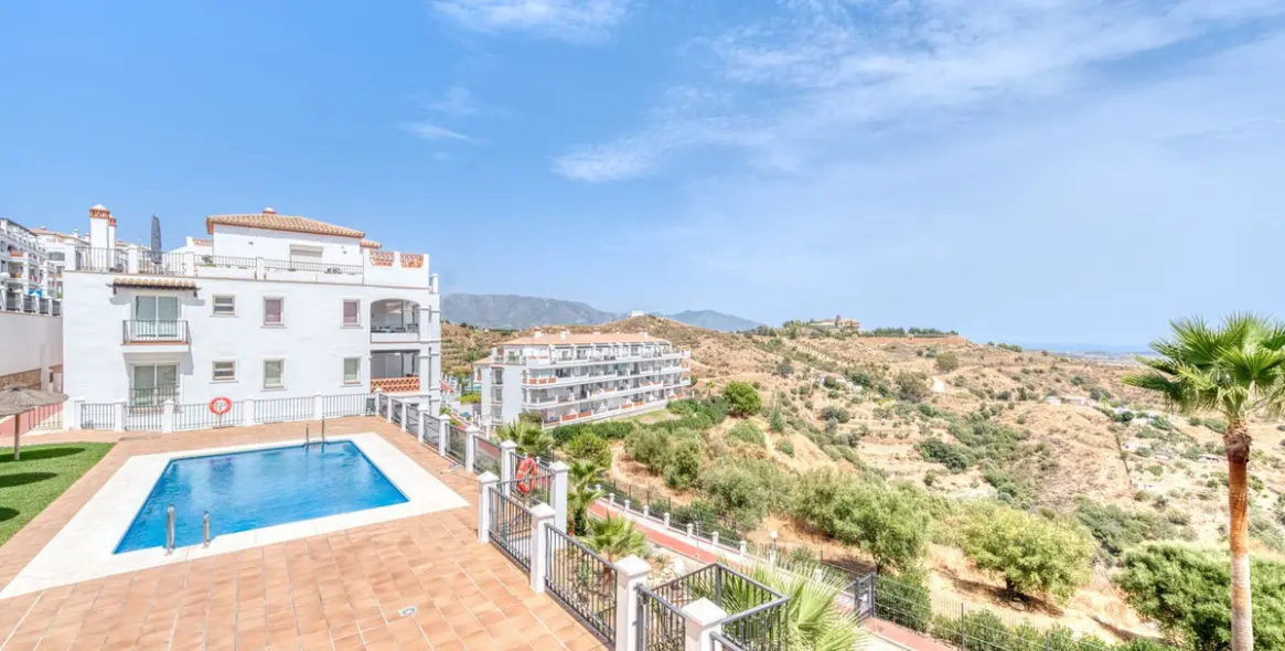 Sale of ground floor apartment in Calahonda 2