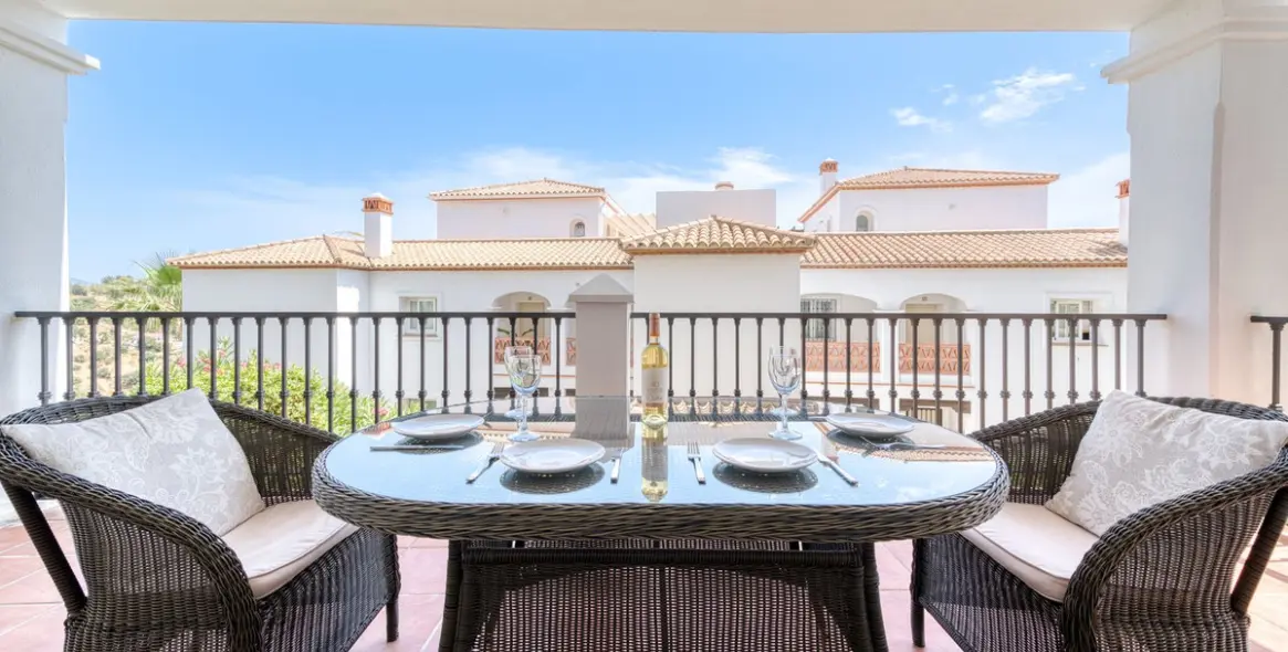 Sale of ground floor apartment in Calahonda 4