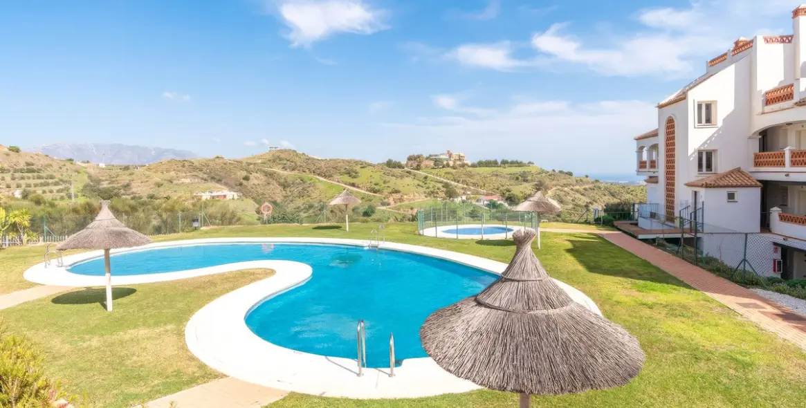 Sale of ground floor apartment in Calahonda 5