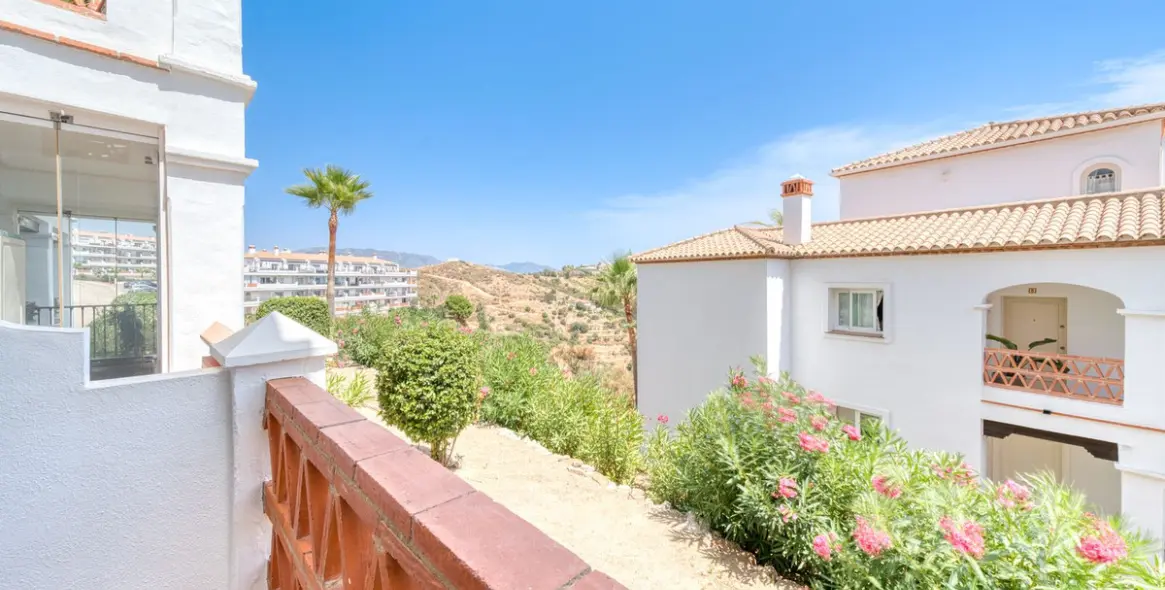 Sale of ground floor apartment in Calahonda 6