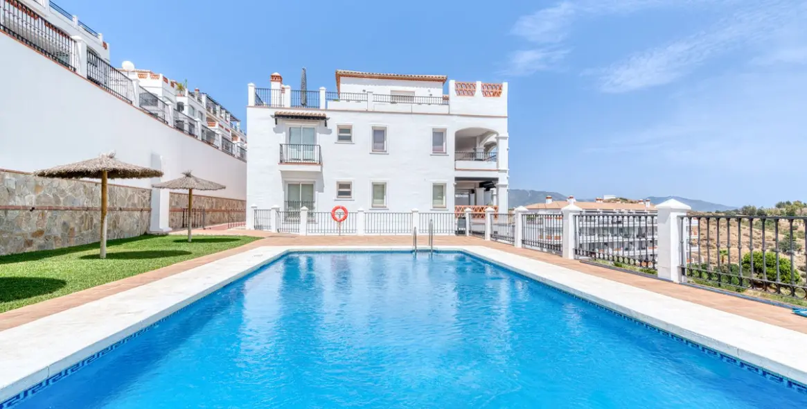 Sale of ground floor apartment in Calahonda 7