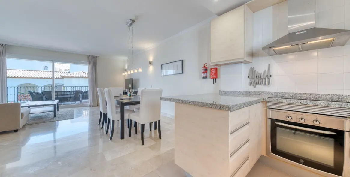 Sale of ground floor apartment in Calahonda 9