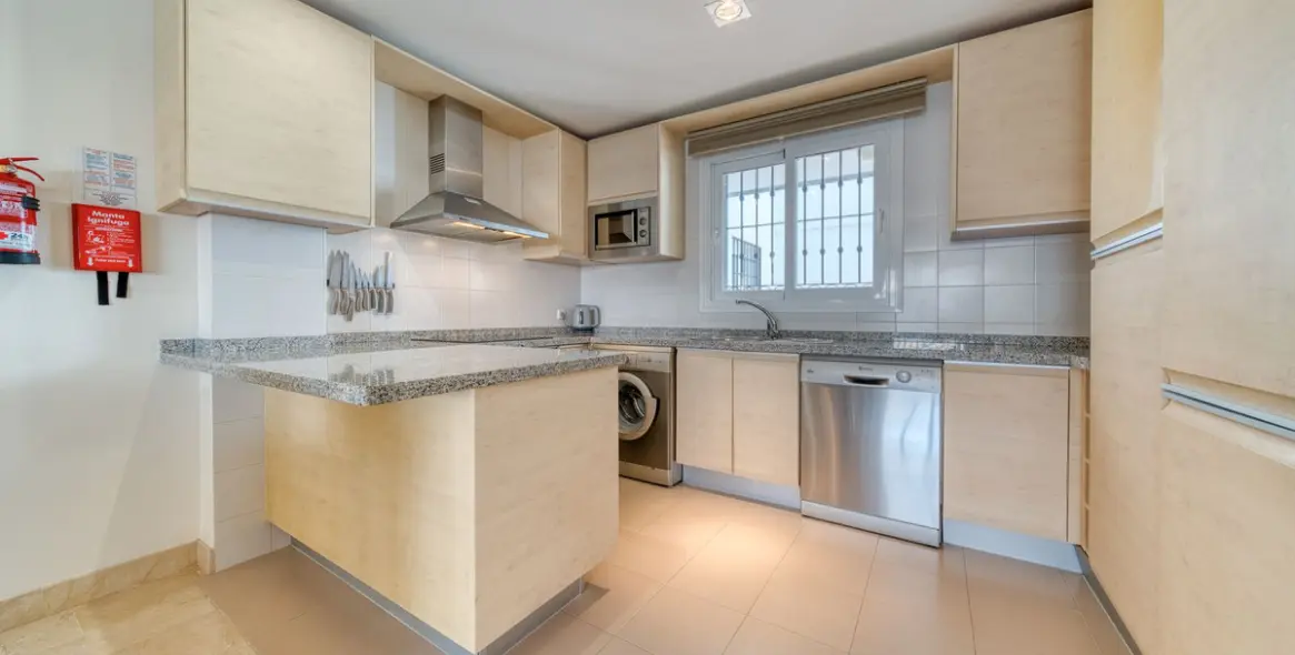 Sale of ground floor apartment in Calahonda 10