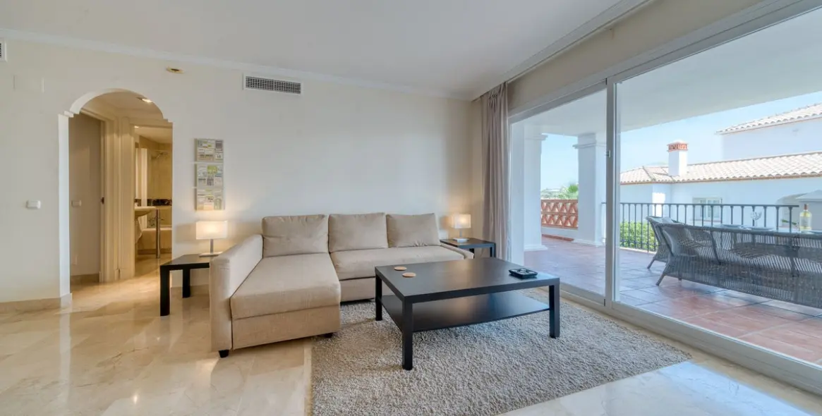 Sale of ground floor apartment in Calahonda 12
