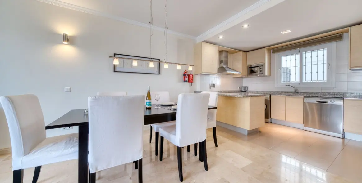 Sale of ground floor apartment in Calahonda 15