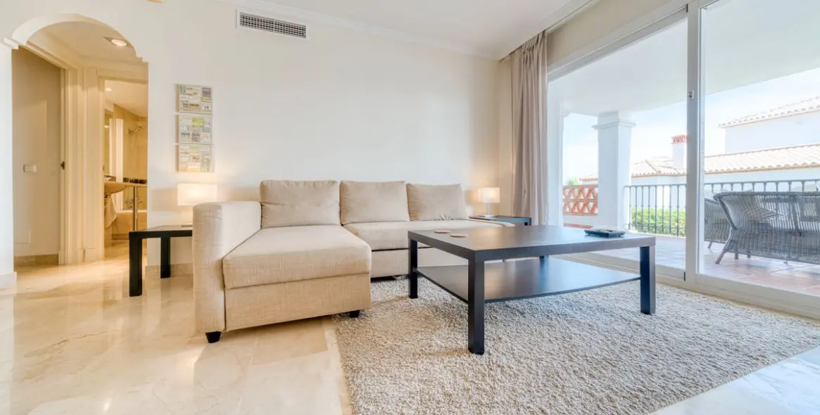 Sale of ground floor apartment in Calahonda 16