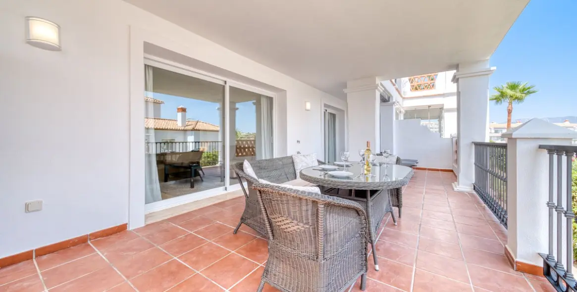 Sale of ground floor apartment in Calahonda 17