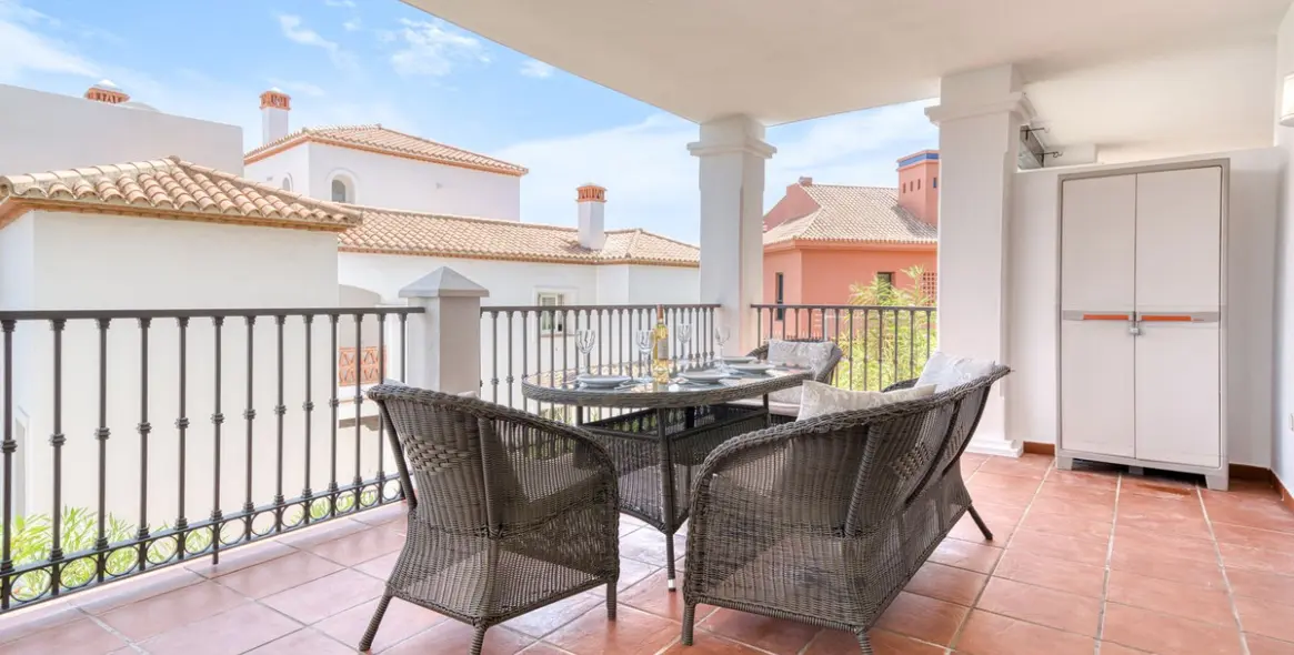 Sale of ground floor apartment in Calahonda 18