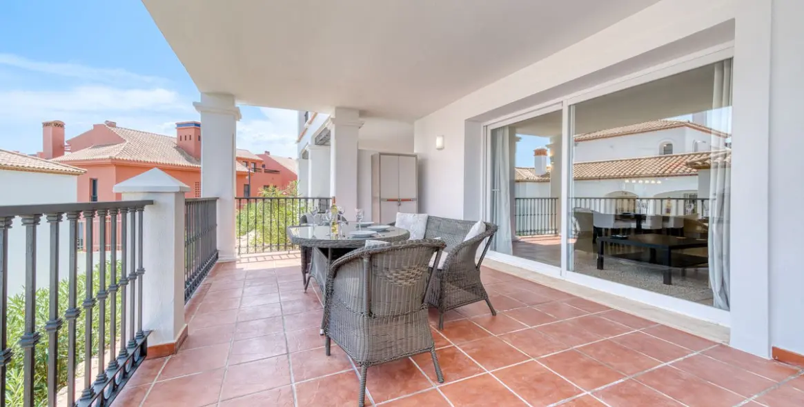 Sale of ground floor apartment in Calahonda 20