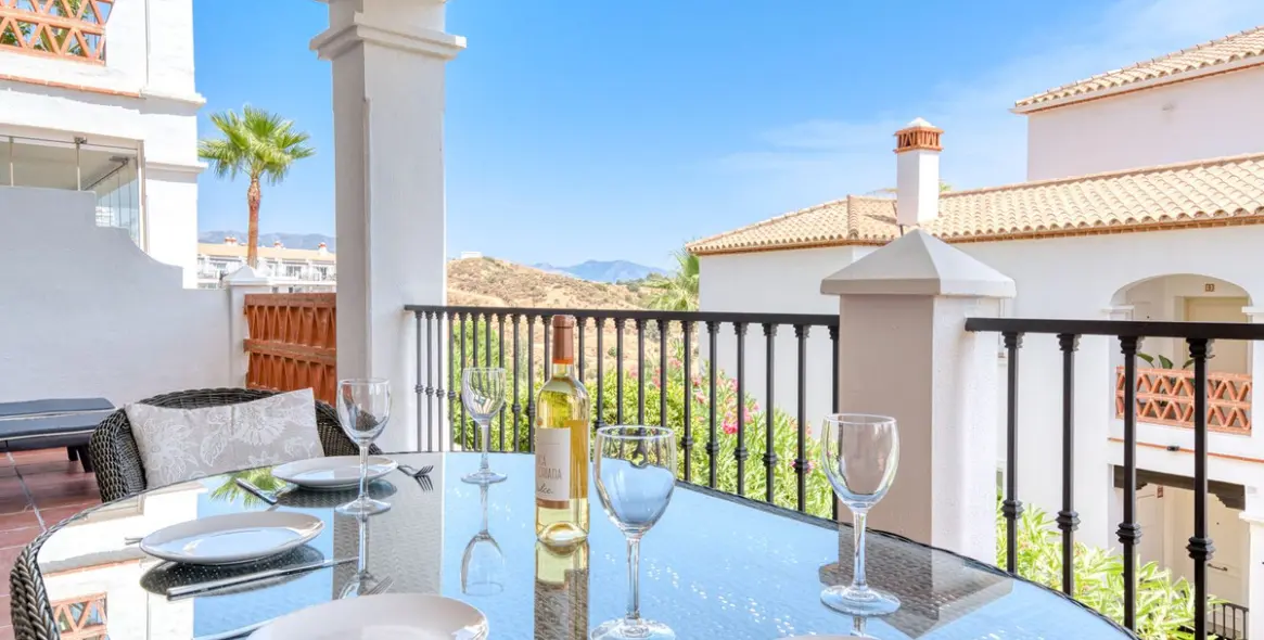 Sale of ground floor apartment in Calahonda 24