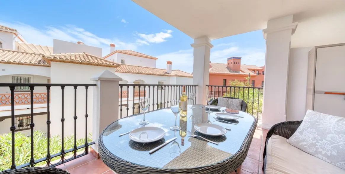 Sale of ground floor apartment in Calahonda 25
