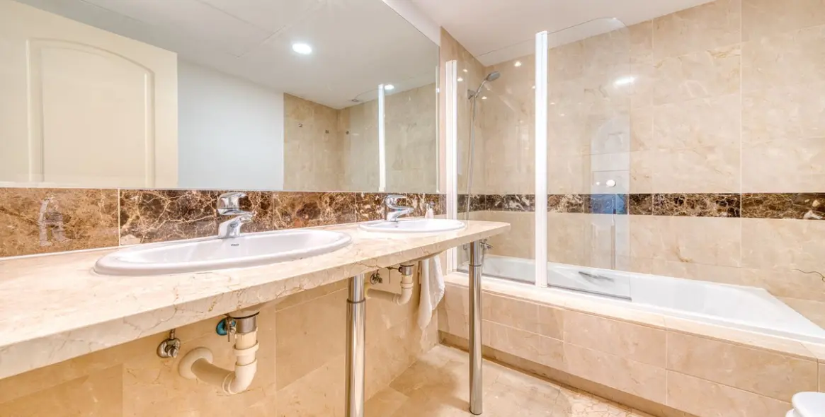 Sale of ground floor apartment in Calahonda 29