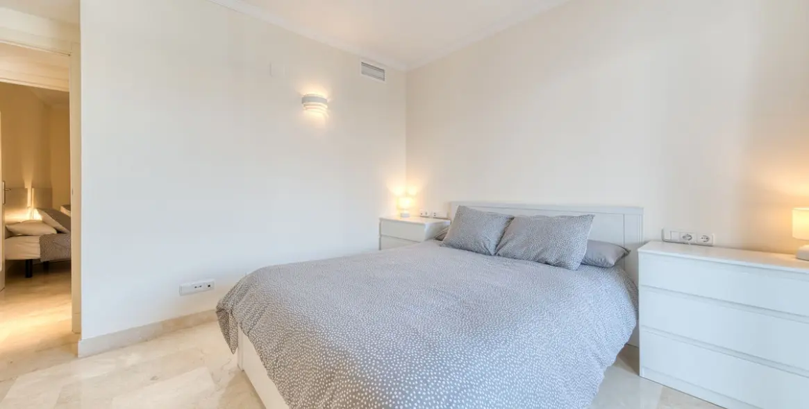 Sale of ground floor apartment in Calahonda 32