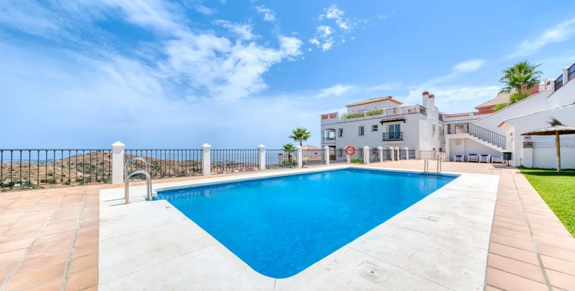 Sale of ground floor apartment in Calahonda 34