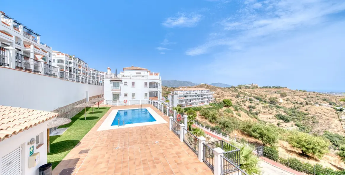 Sale of ground floor apartment in Calahonda 36