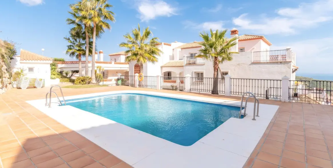 Sale of ground floor apartment in Calahonda 37