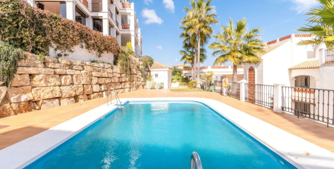 Sale of ground floor apartment in Calahonda 38