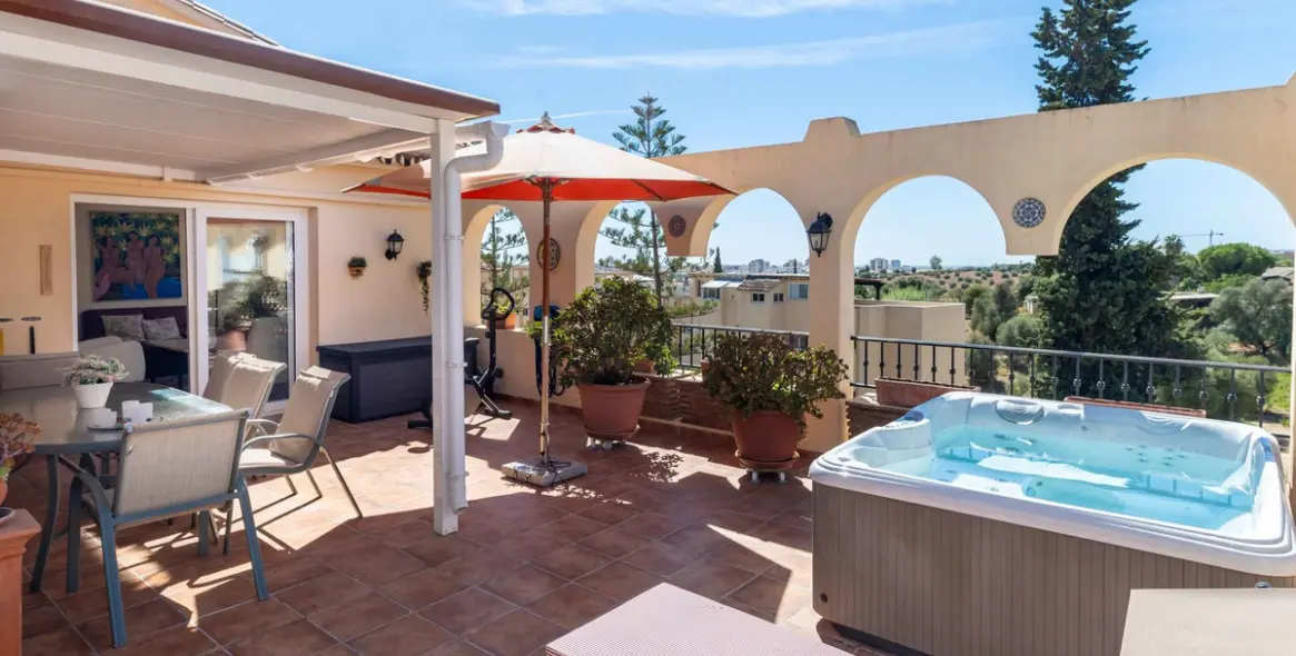 Sale of penthouse in Sierrezuela 2