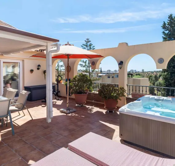 Sale of penthouse in Sierrezuela