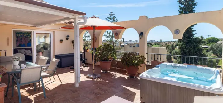 Sale of penthouse in Sierrezuela 1