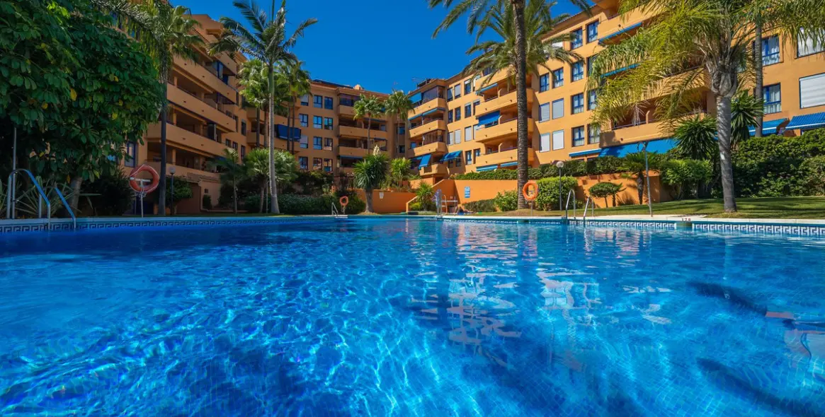 Sale of penthouse in La Duquesa 1