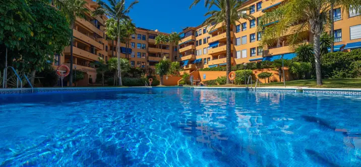 Sale of penthouse in La Duquesa 0