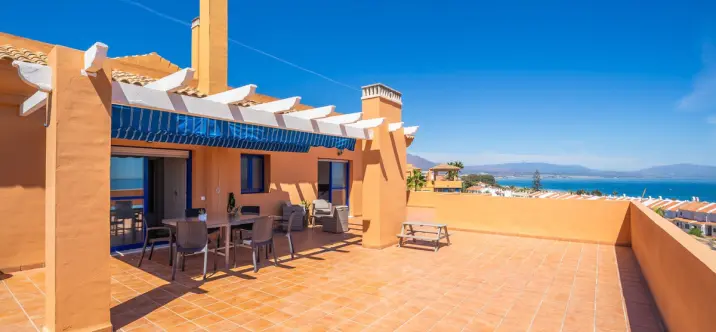 Sale of penthouse in La Duquesa 1