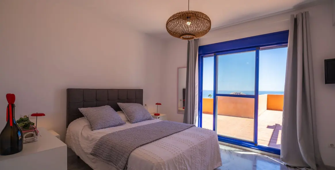 Sale of penthouse in La Duquesa 5