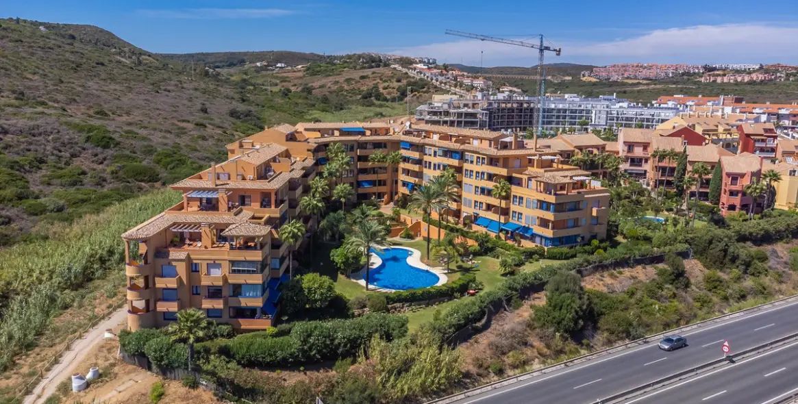 Sale of penthouse in La Duquesa 6