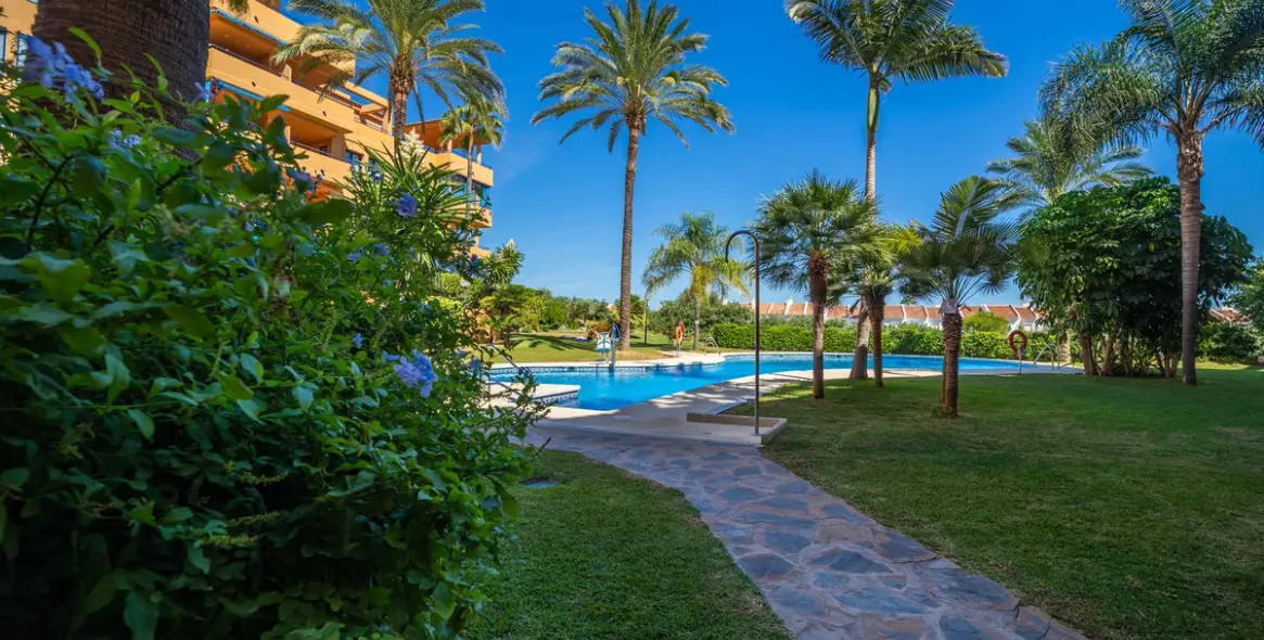 Sale of penthouse in La Duquesa 7