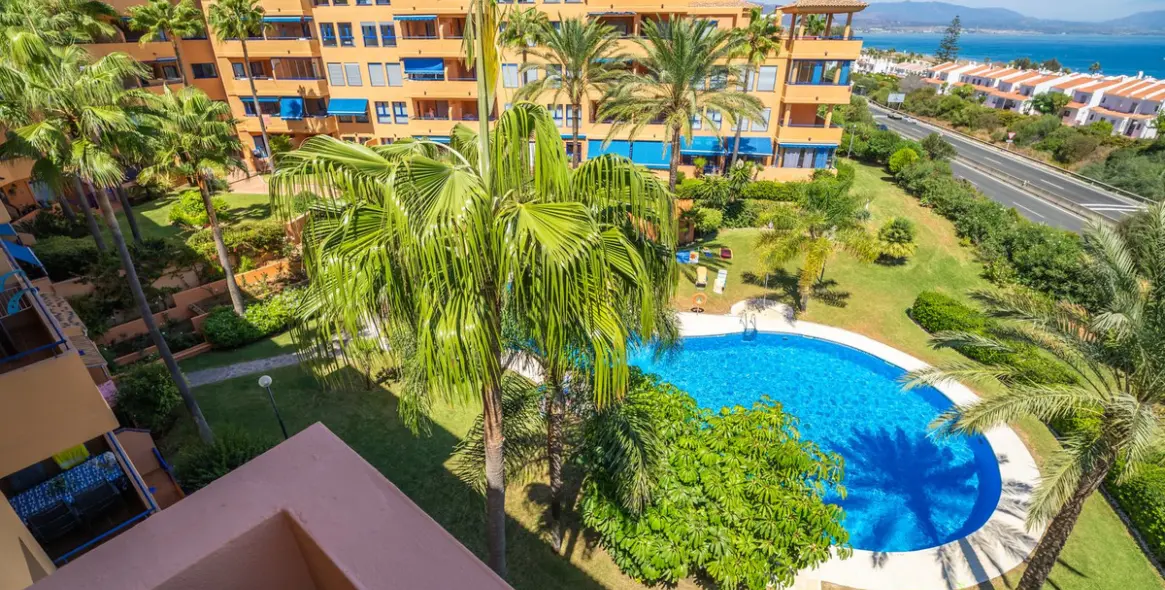 Sale of penthouse in La Duquesa 9