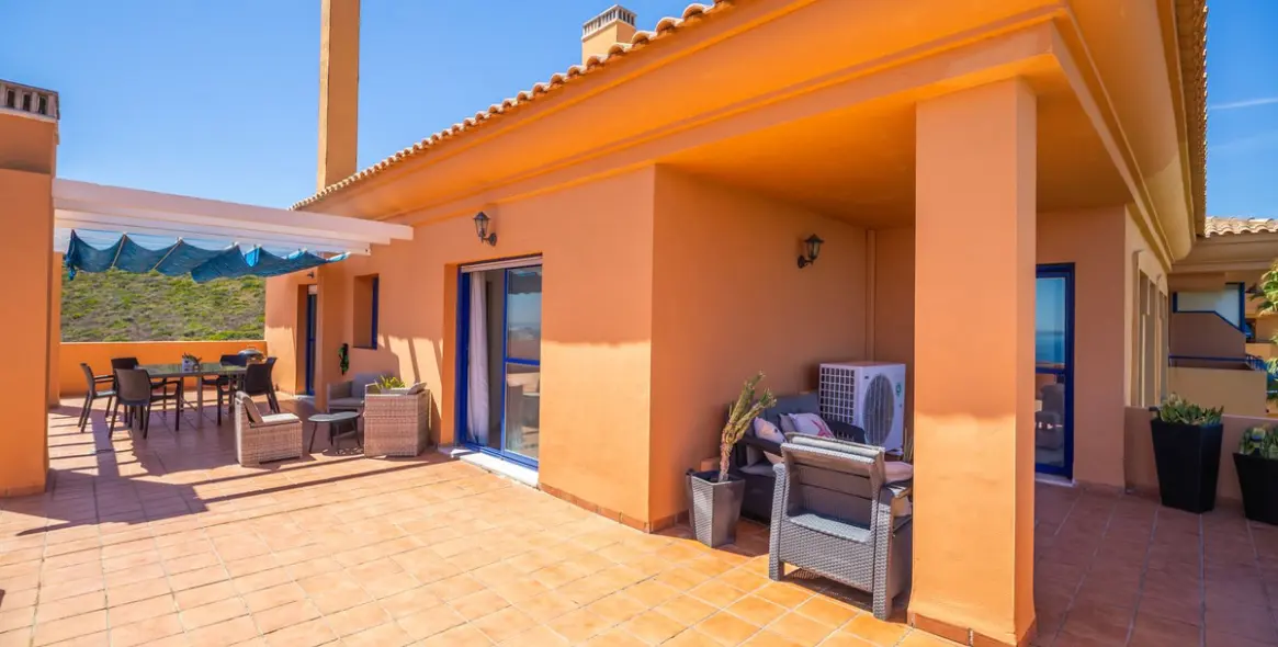 Sale of penthouse in La Duquesa 11