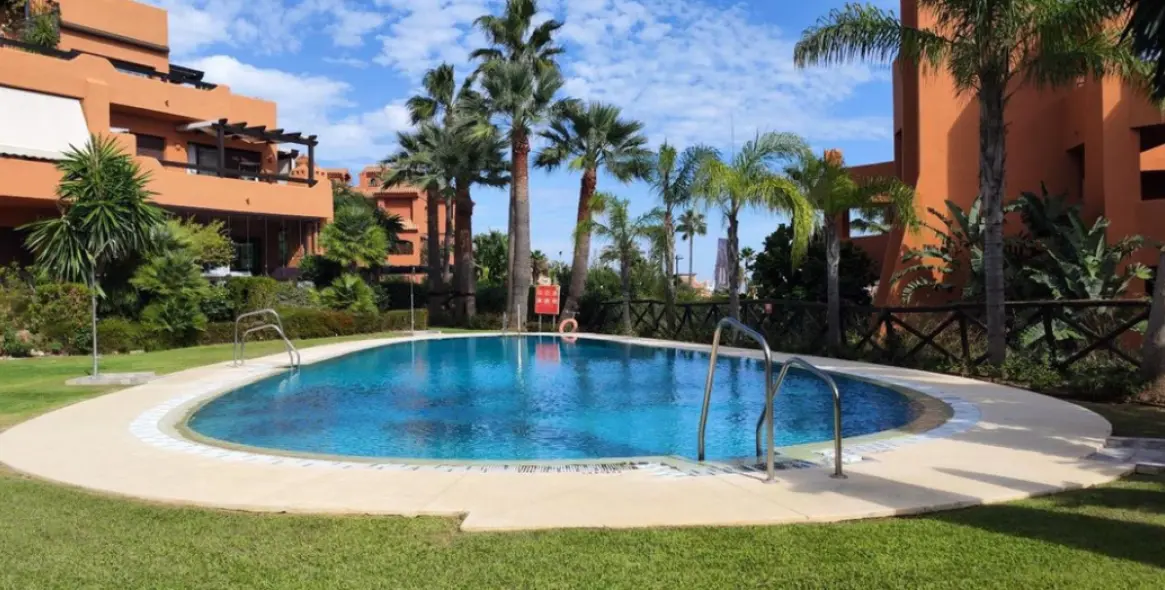 Продажа апартаментов на первом этаже в Estepona (район Estepona) 2