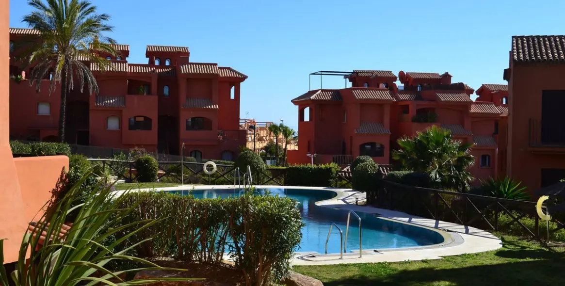 Продажа апартаментов на первом этаже в Estepona (район Estepona) 3