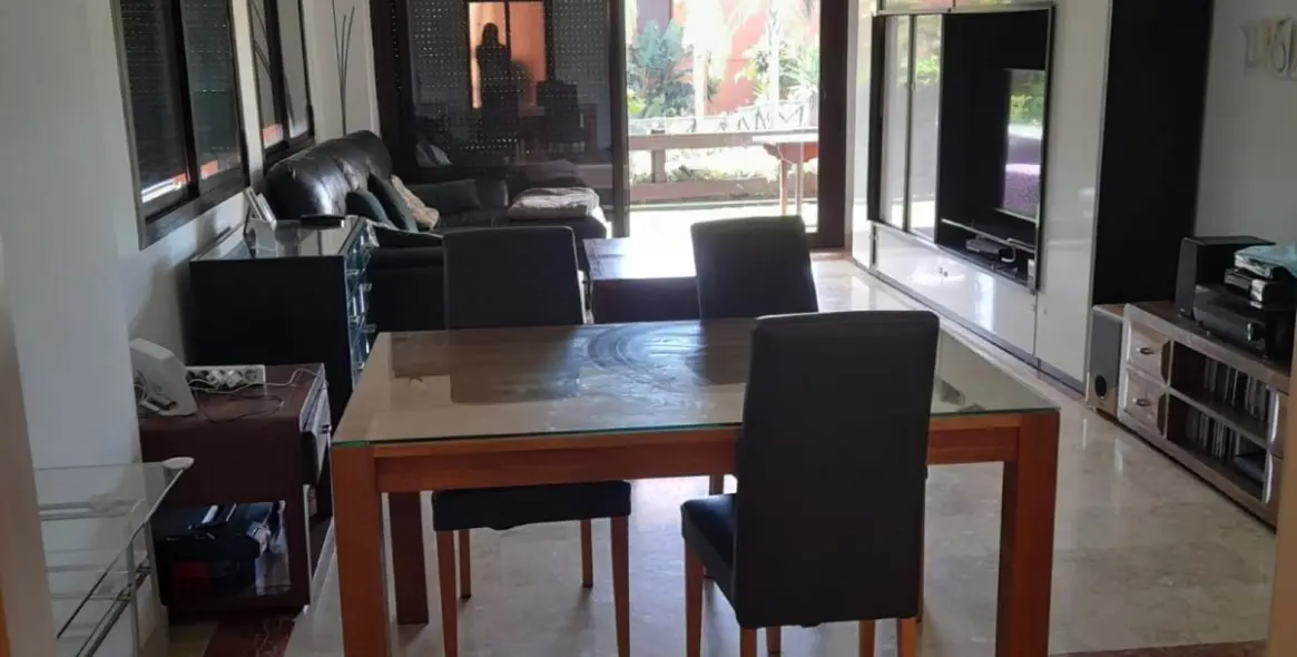 Sale of ground floor apartment in Estepona 18